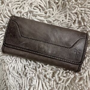 FRYE 100% Leather Trifold Snap Closure Melissa Wallet in Carbon